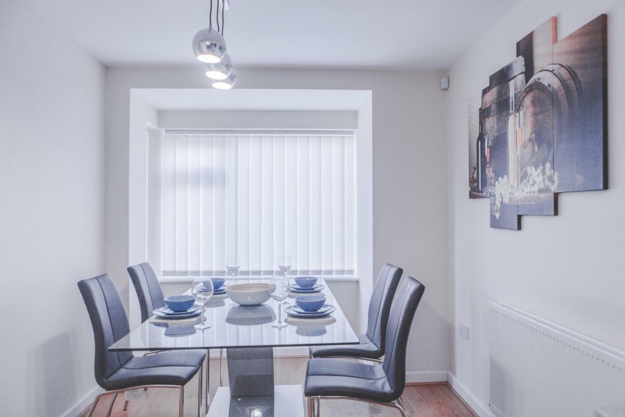 Salford Holiday Apartment Manchester Exterior photo