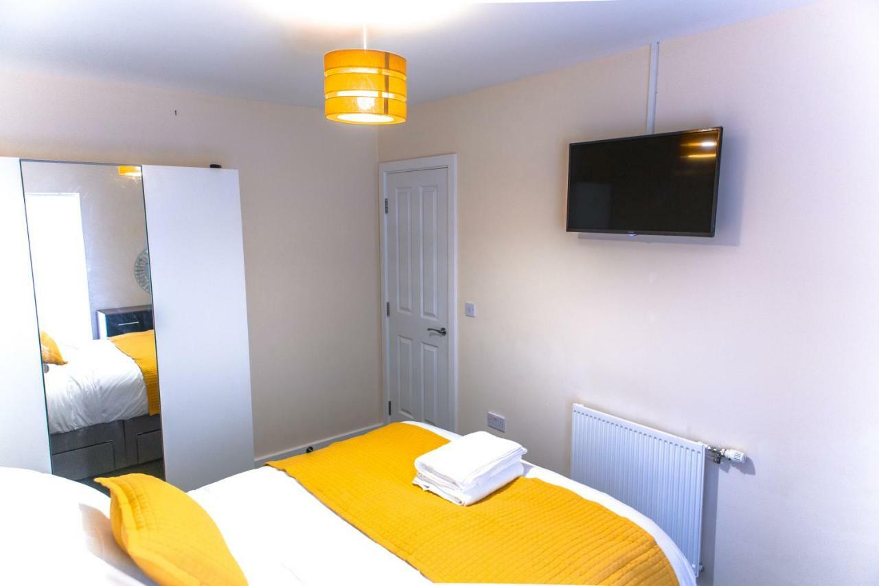 Salford Holiday Apartment Manchester Exterior photo
