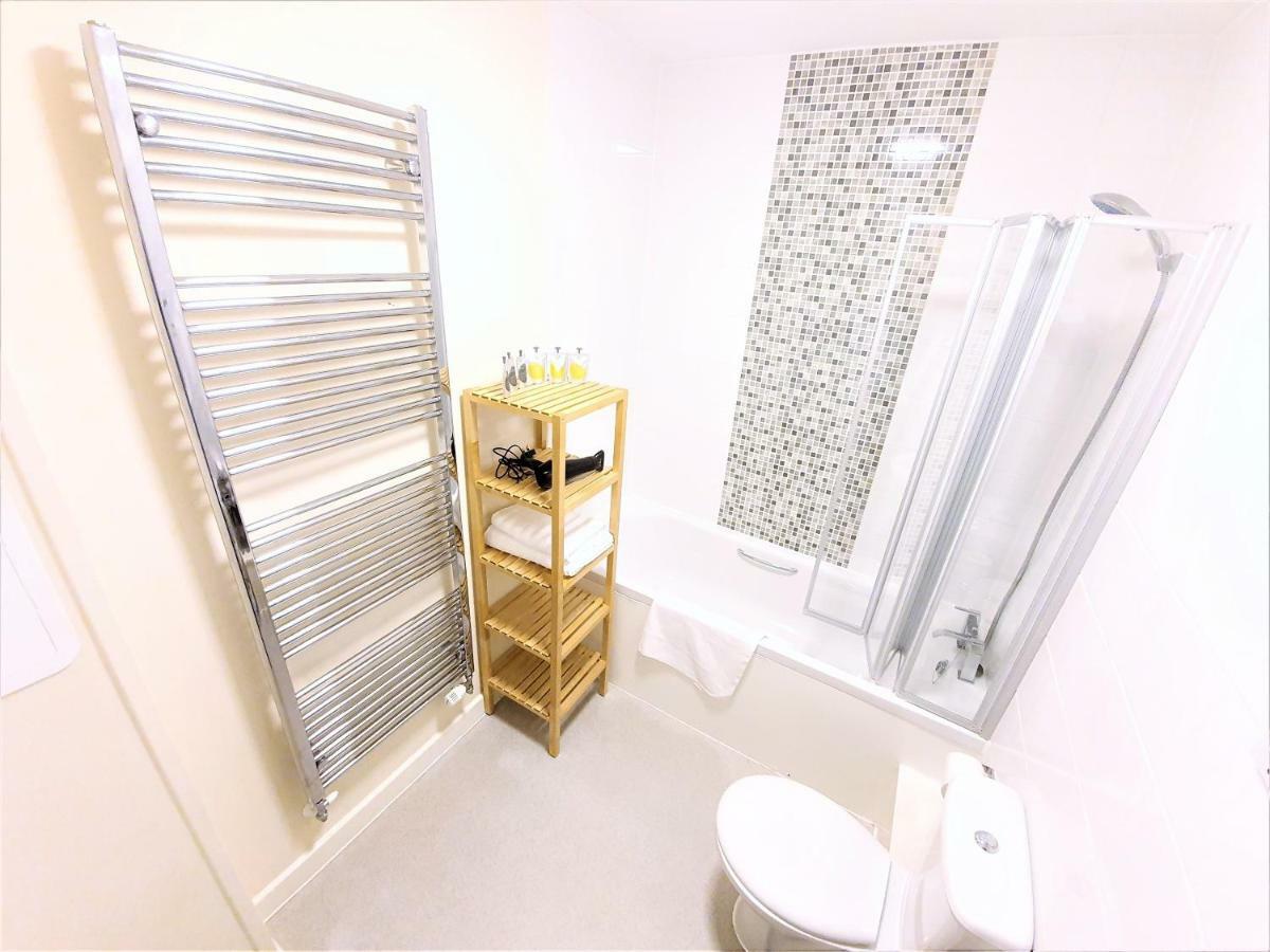 Salford Holiday Apartment Manchester Exterior photo